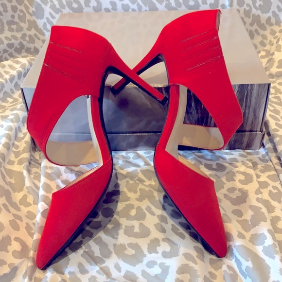 Jones New York Signature Beautiful Red Heels - Picture 6 of 7